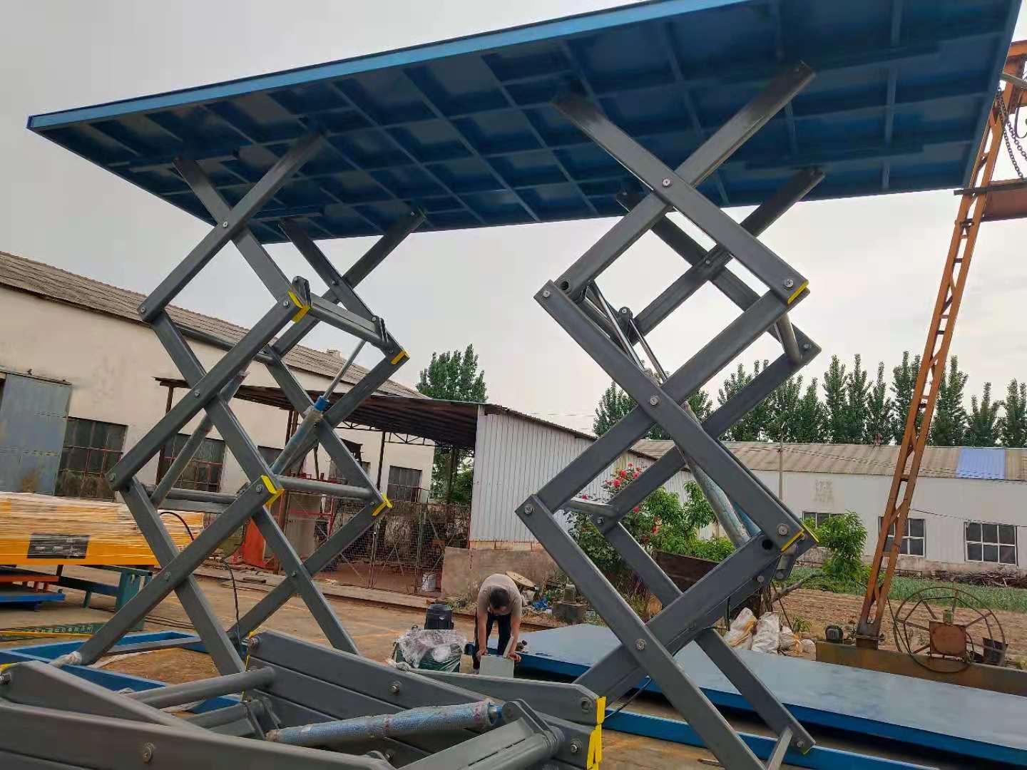 固定剪叉式液壓升降作業(yè)(yè)平臺(tái)